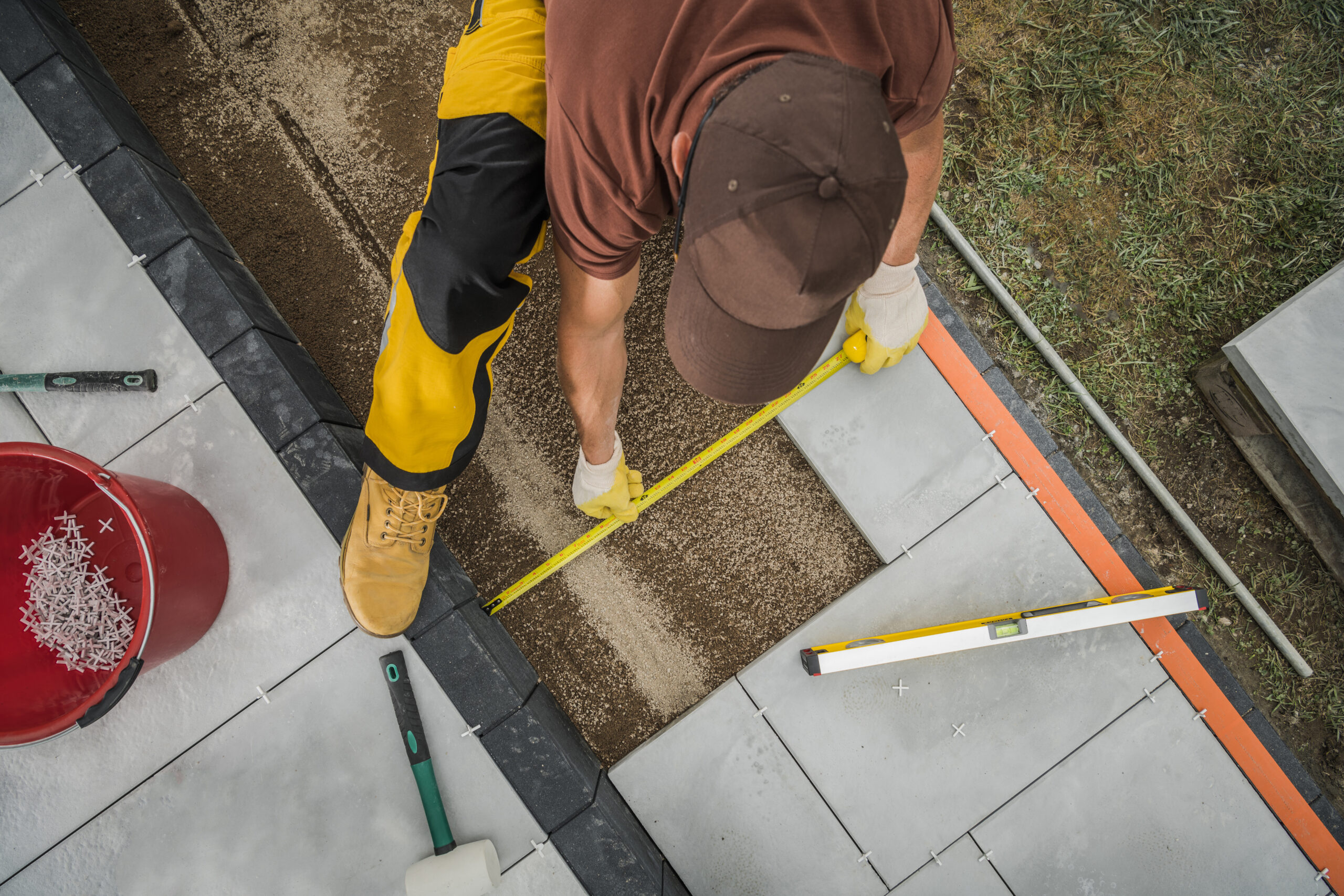 construction worker at work - lightweight concrete mix concept