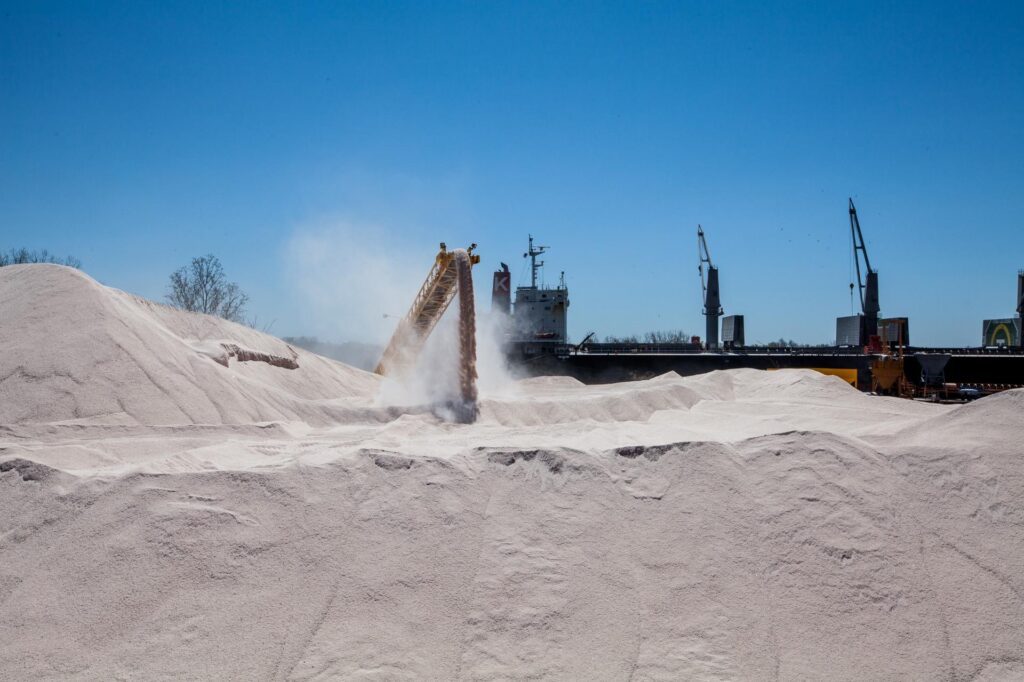 A picture of a pile of bulk road salt.